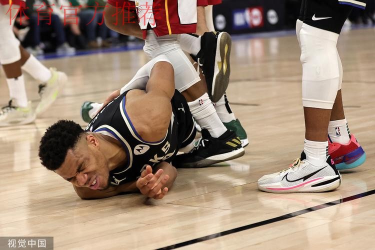 字母哥伤退米切尔37+5+7 骑士力克雄鹿