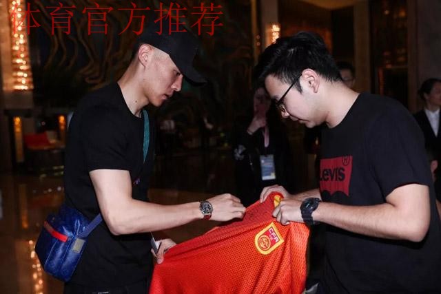 中国杯 |国足南宁首训 彭欣力期待与强敌过招