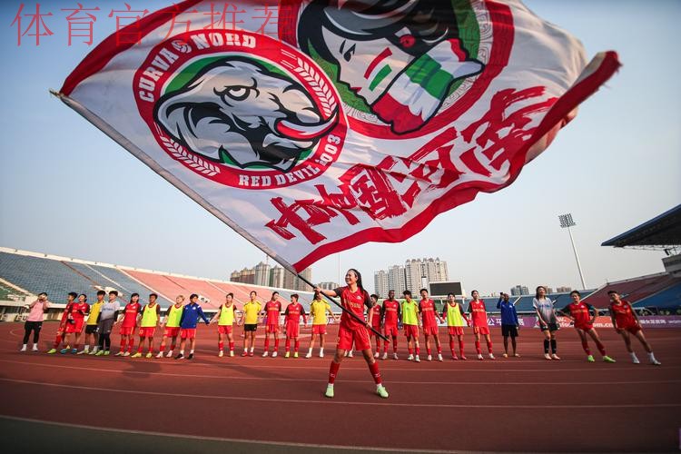 中国体育报：业余联赛不业余 中冠联赛独具特色