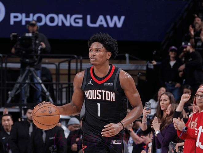 火箭近5场三分命中率:24.4%、24.3%、22.2%、22.7%、23.3% 火箭近5场三分命中率:24.4%、24.3%、22.2%、22.7%、23.3%